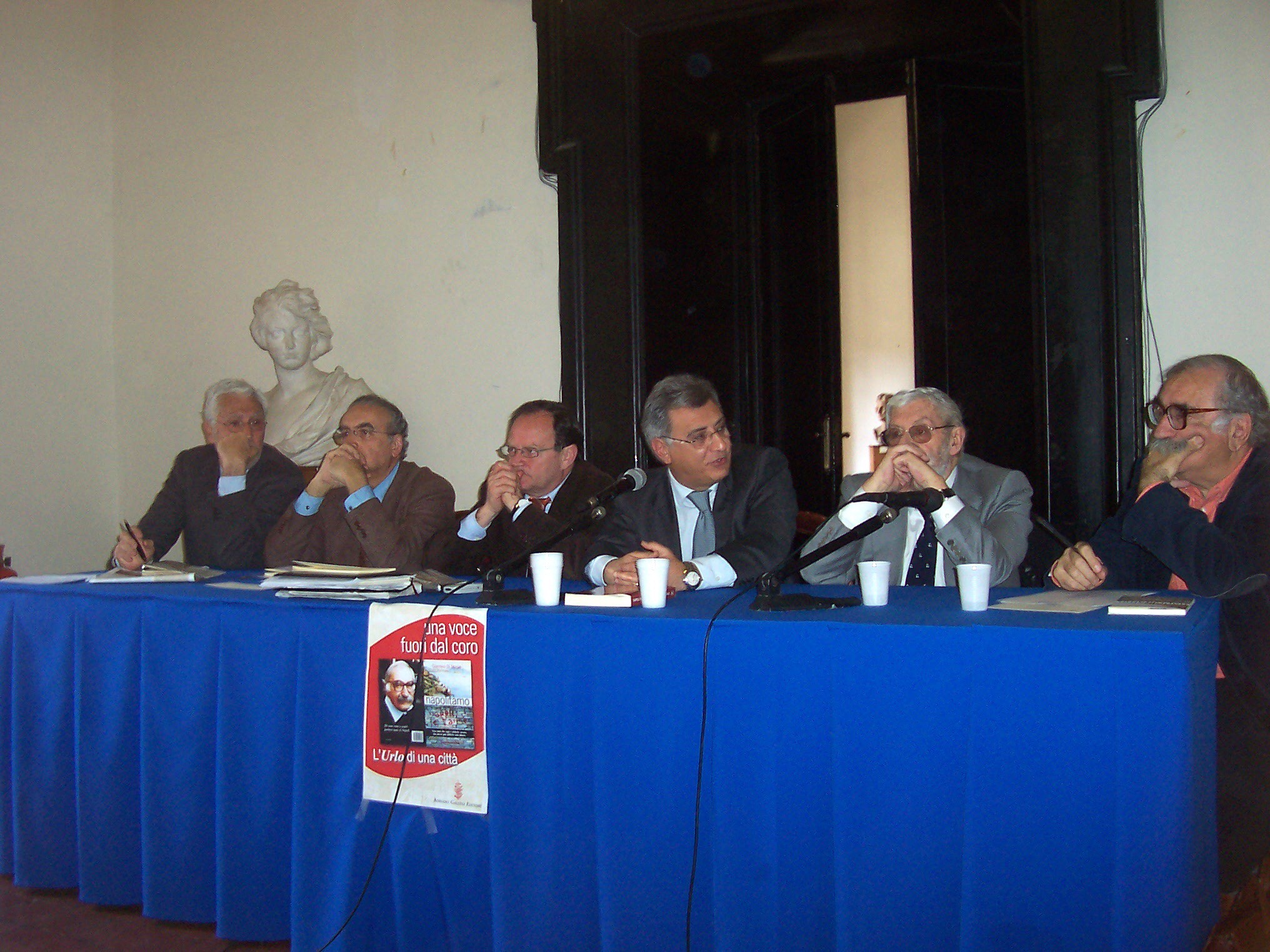 Presentazione del libro Napolitamo, di Giannino Di Stasio - Sala dei Baroni, Napoli, 6 aprile 2008, da sx: Giulio Rolando, Ermanno Corsi, Luciano Schifone, Carlo Lamura, Antonio Parlato, Giannino Stasi.