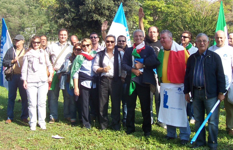 Il consigliere Lamura guida la delegazione del circolo di Fuorigrotta alla manifestazione nazionale, organizzata da AN, il giorno 13 ottobre 2007, per chiedere le dimissioni del governo Prodi.